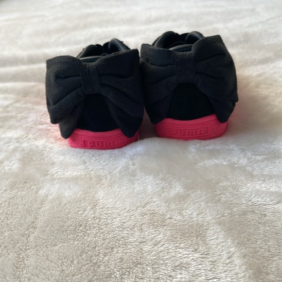 Puma (WMNS) PUMA Suede Bow Block Casual Black/Pink Skate Shoes - Picture 4 of 7